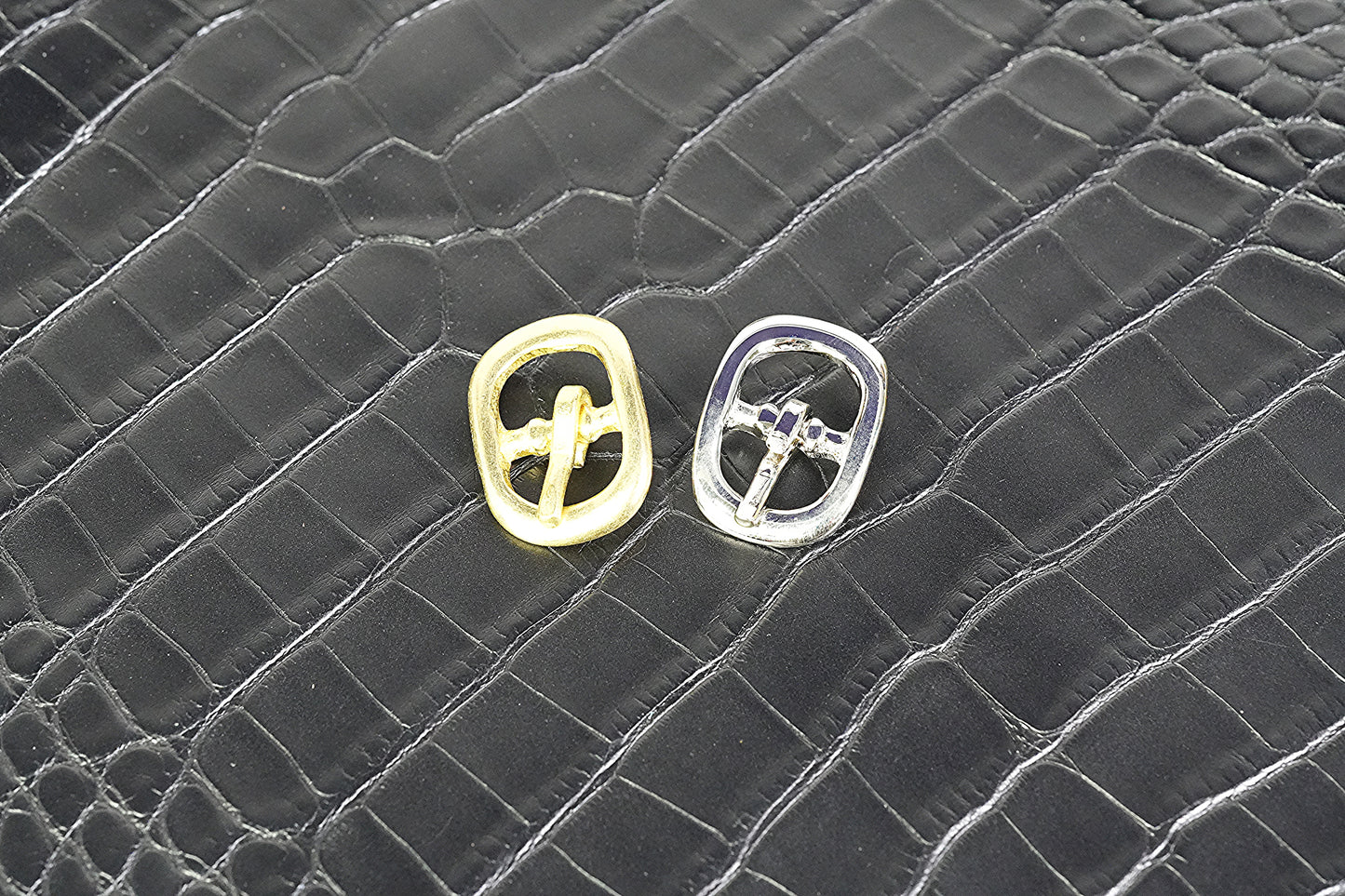 Center Bar Strap Buckle